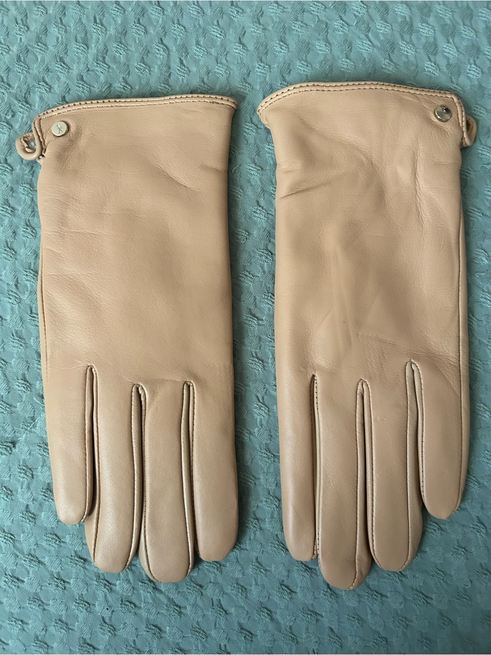 Classic Women’s Leather Gloves - Beige